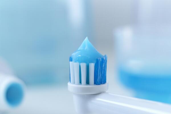 怎么區(qū)分聲波牙刷和電動牙刷？辨別聲波電動刷，重點看這三大方面即可