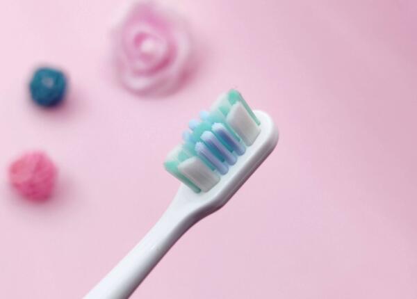電動(dòng)牙刷比手動(dòng)牙刷刷得更干凈？牙刷就該這樣選擇！