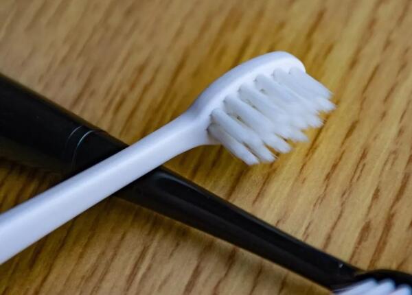 為什么明星都用手動牙刷？原來，手動牙刷竟有這般優(yōu)勢