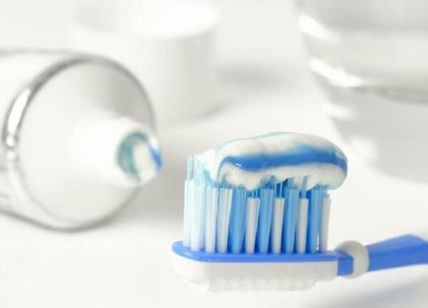手動牙刷一般多久要換？牢記這些手動牙刷使用小常識