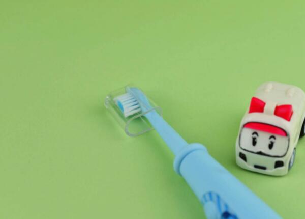 兒童智能電動牙刷怎么用？國產(chǎn)兒童電動牙刷使用方法介紹