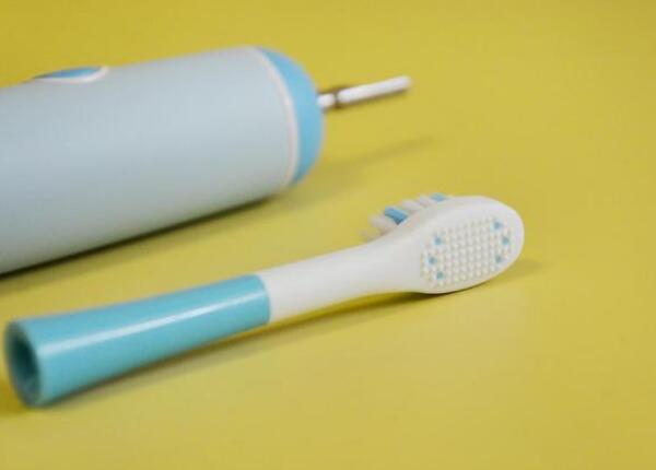 兩歲寶寶怎么用電動牙刷？兩歲寶寶正確使用電動牙刷要點