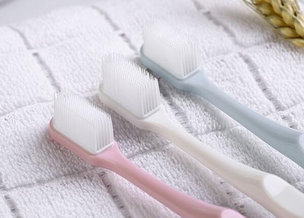 硅膠納米牙刷大頭怎么用？硅膠納米牙刷的正確使用方法