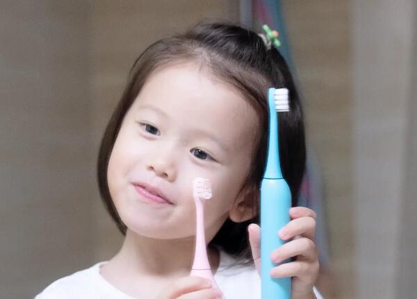小孩怎么用電動(dòng)牙刷刷牙正確？小孩正確用電動(dòng)牙刷的技巧