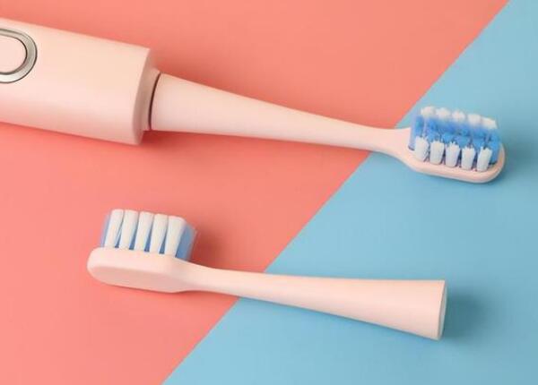 電動(dòng)牙刷能不能一直用同一清潔刷頭？